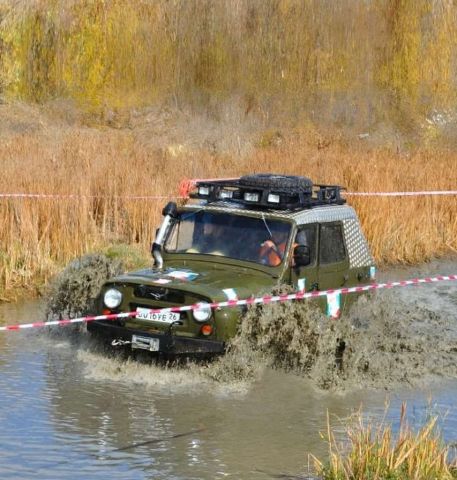 Самое зрелищное событие этой осени! Захватывающие гонки на внедорожниках!