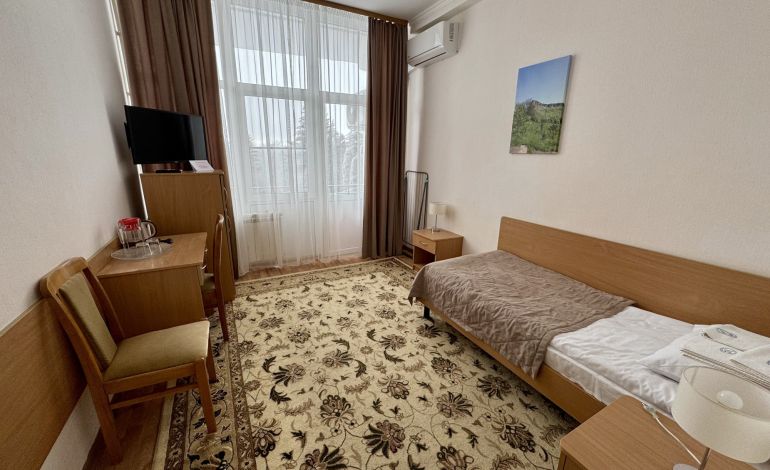 Одноместный номер 3 корпус санатория «Виктория» в Ессентуках